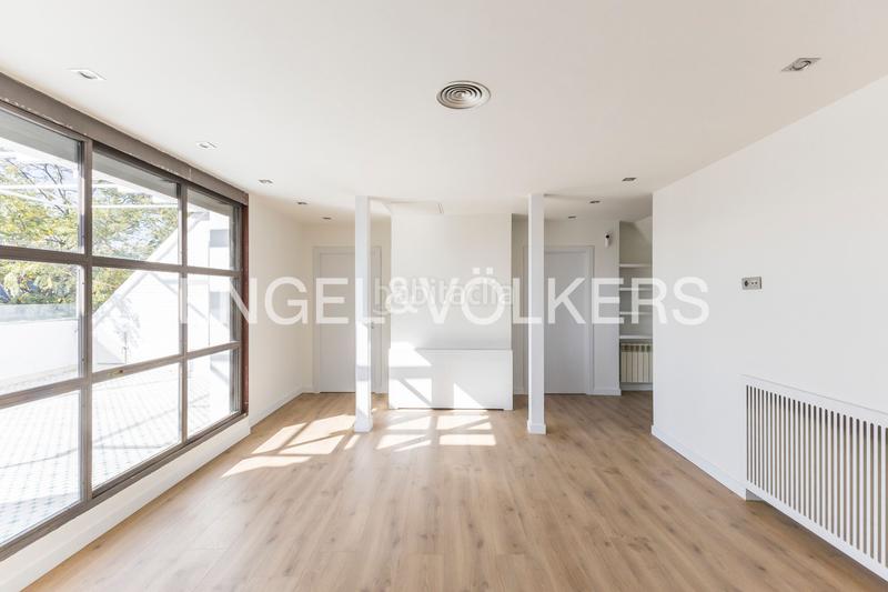 Foto 7314a58d-0c5e-4827-9777-4db3c909dbae. Rent penthouse with heating parking pool in San Juan Bautista Madrid