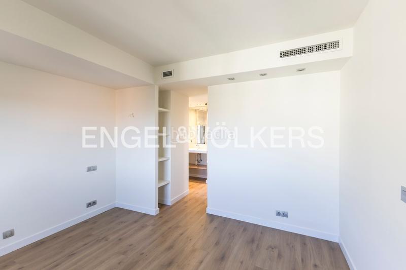 Foto 75f9472b-bcaf-43da-92b9-9138371ad1a1. Rent penthouse with heating parking pool in San Juan Bautista Madrid