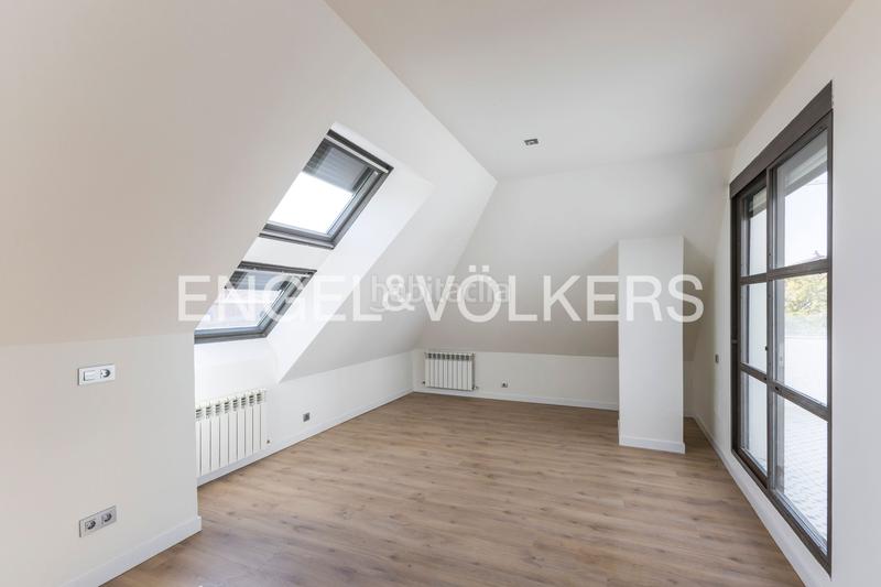 Foto 9608b790-970f-465a-956a-191fb84b8adb. Rent penthouse with heating parking pool in San Juan Bautista Madrid