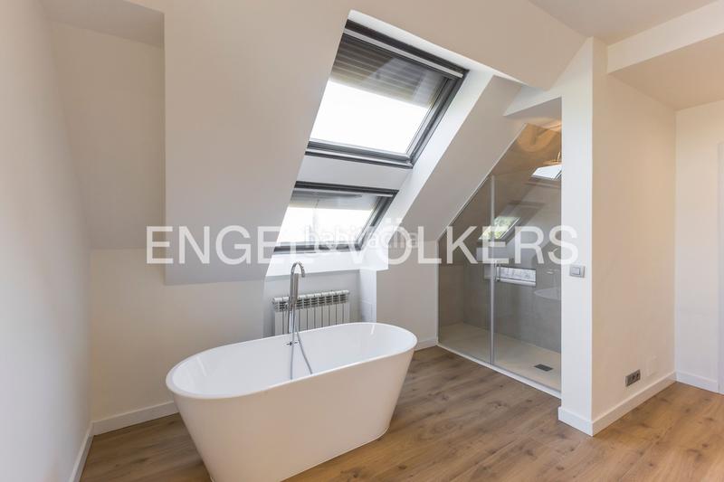 Foto b176bf52-51a8-40bb-b52b-57d674591ce7. Rent penthouse with heating parking pool in San Juan Bautista Madrid