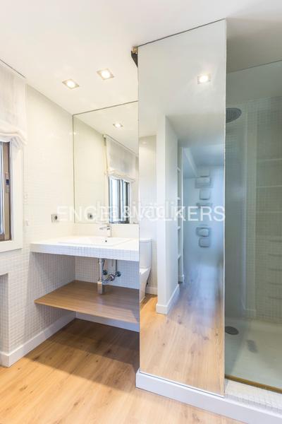 Foto dedbeec5-9c50-4888-a3b8-265981b9fbf9. Rent penthouse with heating parking pool in San Juan Bautista Madrid