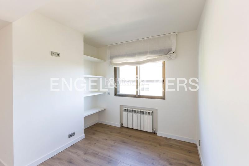 Foto fb3b6bc3-324c-4953-8902-3957e2e14fd4. Rent penthouse with heating parking pool in San Juan Bautista Madrid