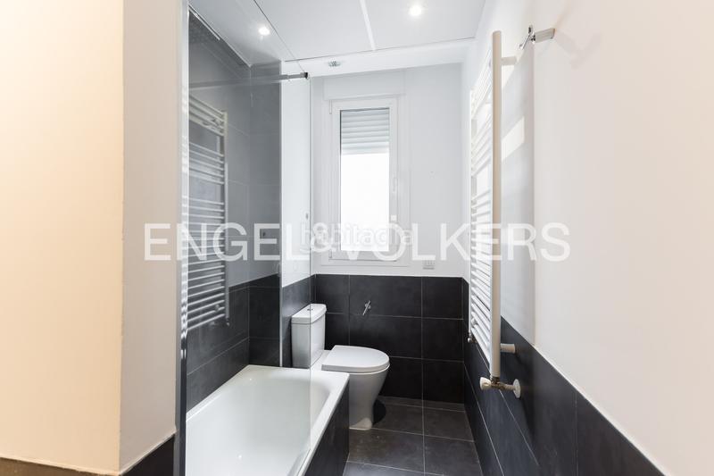 Foto 623f2d35-1455-4c8d-9449-a67ade007980. Lloguer àtic amb calefacció aparcament piscina a Madrid