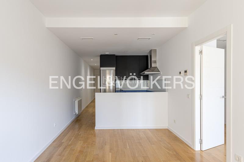 Foto f4e498a4-5bc9-4c52-8d16-0915994a2076. Lloguer àtic amb calefacció aparcament piscina a Madrid