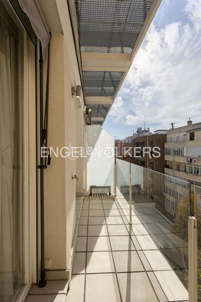 Foto 07c6207d-1469-4f8b-8d04-af220544bb03. Miete dachwohnung mit heizung parking pool in Argüelles Madrid