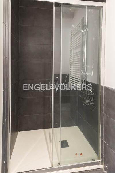 Foto 25c1a237-90a1-476f-b011-fe8fbd17c345. Miete dachwohnung mit heizung parking pool in Argüelles Madrid