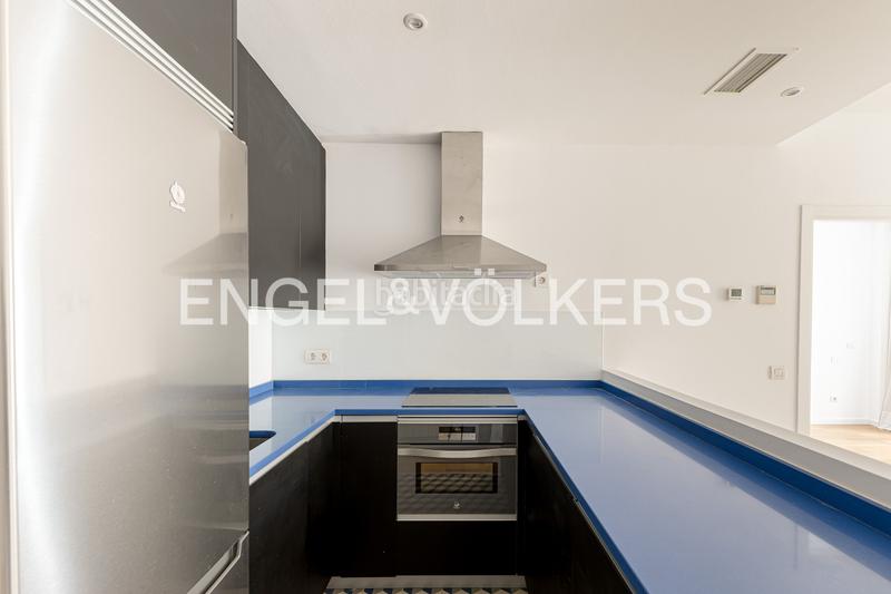 Foto 58682cfa-f699-41e0-9e4f-d72788a78cb4. Miete dachwohnung mit heizung parking pool in Argüelles Madrid