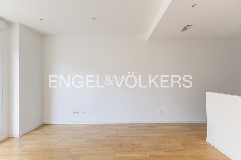 Foto b841e6a9-8eb5-46d8-a384-390c82161f07. Miete dachwohnung mit heizung parking pool in Argüelles Madrid