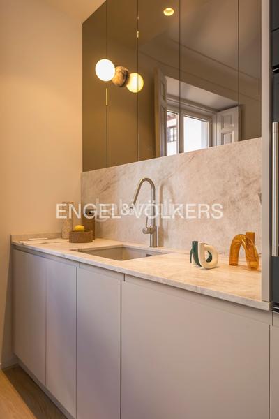 Foto 52b9fd8e-6f11-4aff-9105-6630be3890a4. Apartament amb calefacció a Cortes-Huertas Madrid