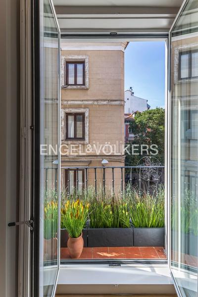 Foto 9e76df85-88f3-490e-b2ad-e58a7443af80. Apartament amb calefacció a Cortes-Huertas Madrid