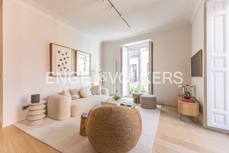 Foto fbdfee75-6896-45cc-93bb-66eab83a136b. Apartament amb calefacció a Cortes-Huertas Madrid