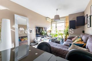 Zweistöckige Wohnung in PAU de Carabanchel. Atico  dúplex con terraza de 23 m2 con piscina, trastero y plaza