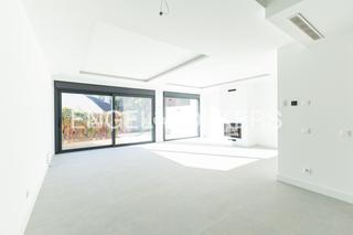 Casa adossada a Aravaca. Luminoso pareado de obra nueva en aravaca