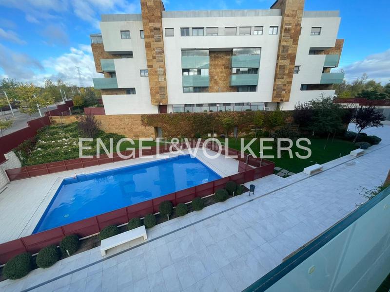 Foto d8bd9210-84cf-4963-94aa-5b266266795f. Lloguer àtic amb calefacció aparcament piscina a San Sebastián de los Reyes