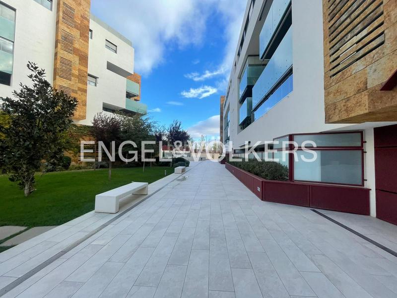 Foto 541b3212-70bb-4c6d-ab36-e186f86d6c80. Miete dachwohnung mit heizung parking pool in Tempranales San Sebastián de los Reyes