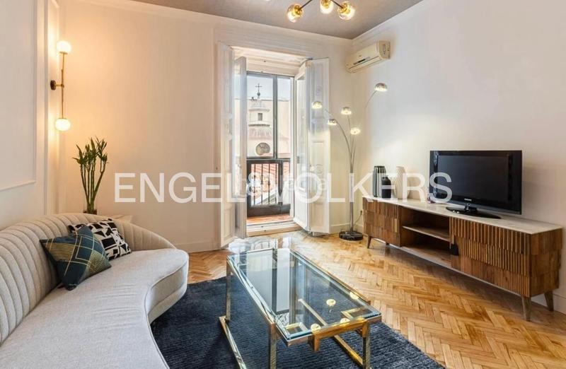 Foto 6af09eea-3c9c-4e50-9139-2c7d9fa91926. Alquiler apartamento luminoso apartamento amueblado en Sol en alquiler en Madrid
