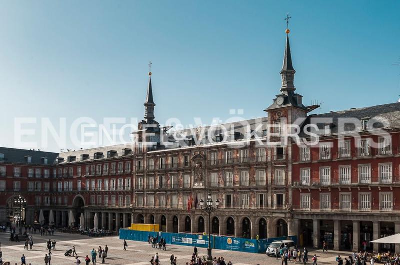 Foto bdb82dde-4416-44e8-92de-5a0371b02dfb. Alquiler apartamento luminoso apartamento amueblado en Sol en alquiler en Madrid