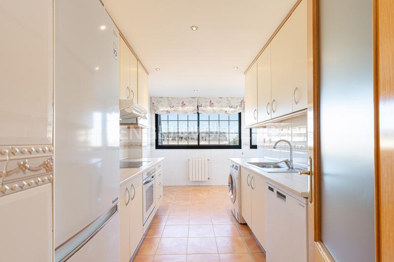 Foto 197c17f8-a9f2-459d-867d-445cf34e4cae. Lloguer apartament amb calefacció aparcament piscina a Majadahonda