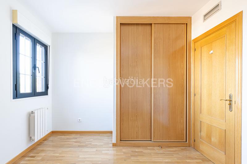 Foto 3b9e098f-7718-4f4c-94cf-ae53a165056a. Lloguer apartament amb calefacció aparcament piscina a Majadahonda