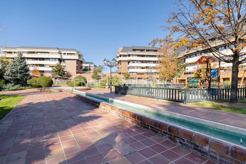 Foto 3a0558ce-c7d0-42a1-8377-51a6645c8393. Miete appartement mit heizung parking pool in Golf-El Carralero Majadahonda