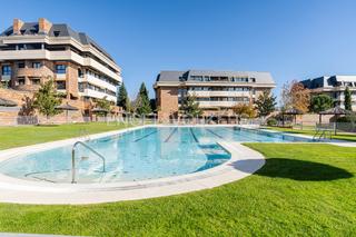 Miete Appartement  Calle salvador dalí. Impecable piso con vistas en majadahonda