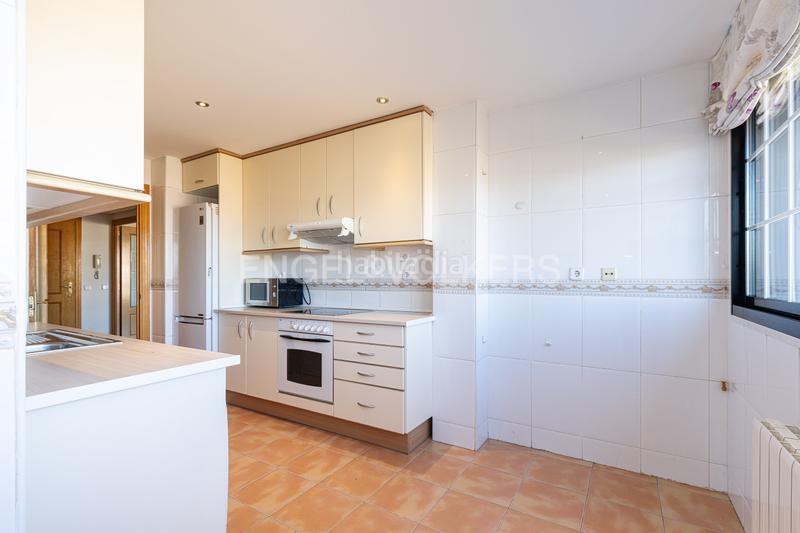 Foto f3acef89-b356-472b-a18c-411dcaa09463. Miete appartement mit heizung parking pool in Golf-El Carralero Majadahonda