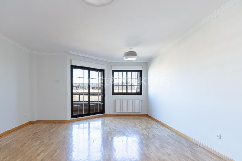 Foto c9fd5b70-f508-47f0-ac0f-59b3687ff991. Rent apartment with heating parking pool in Golf-El Carralero Majadahonda