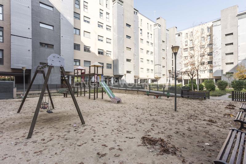 Foto c48654c3-2912-469a-96b0-3342d7220ef2. Affitto attico con riscaldamento parcheggio piscina in Madrid