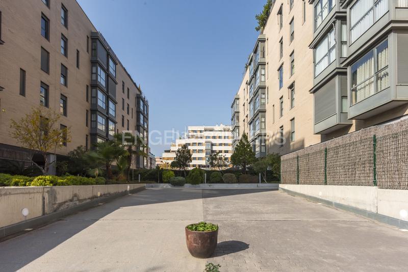 Foto 4bda65ca-406c-4976-9a9d-6ca4a7a2b10e. Location attique avec chauffage parking piscine dans Madrid