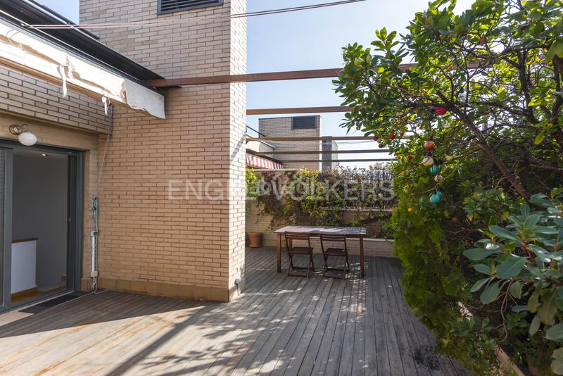 Foto 620f45b0-bdfd-4d56-8ac8-d91a79d72615. Location attique avec chauffage parking piscine dans Madrid