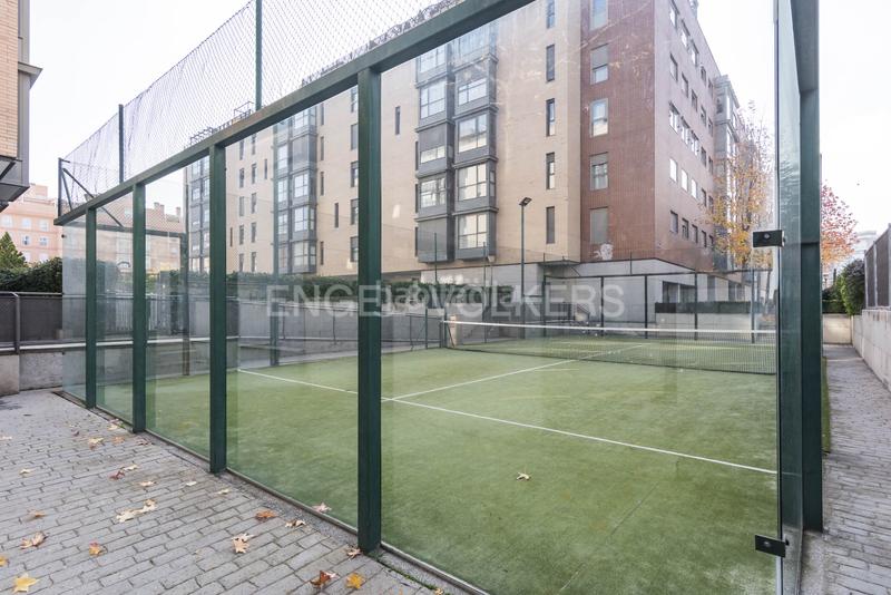 Foto 8ae3c33b-4951-421a-88fc-3c7b8985cfa2. Location attique avec chauffage parking piscine dans Madrid