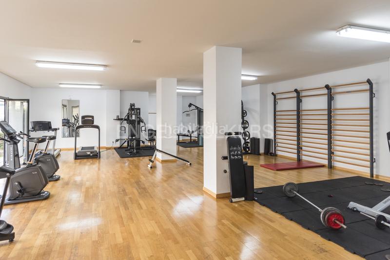 Foto 8ee076f8-76d3-46b1-b2e9-849df9d2a1f7. Location attique avec chauffage parking piscine dans Madrid