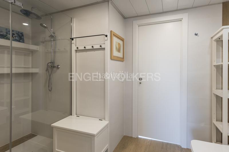 Foto 0e4eb9ee-3f6a-4be3-a6c4-47516d80443d. Rent penthouse with heating parking pool in Sanchinarro Madrid