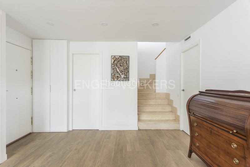 Foto 11d318f4-78c7-480f-a2ea-4908fe215aed. Rent penthouse with heating parking pool in Sanchinarro Madrid