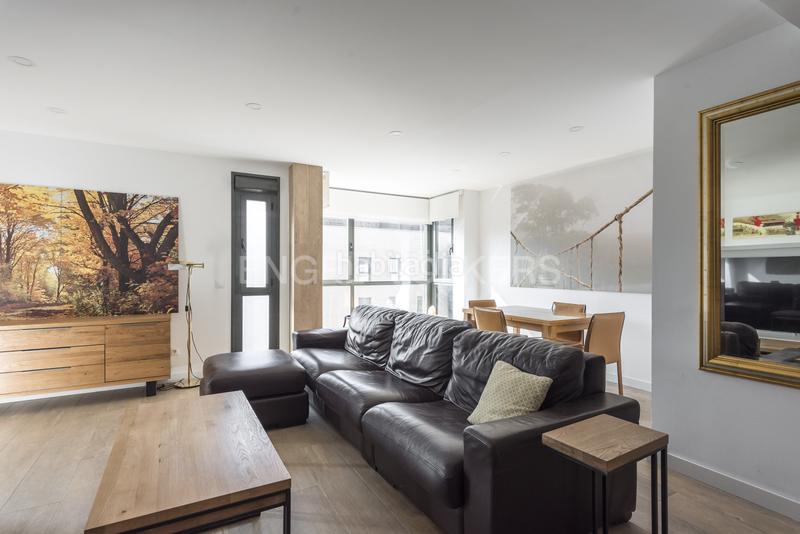 Foto 129a8c1e-7c9f-4299-ad1e-2919d22b29f5. Rent penthouse with heating parking pool in Sanchinarro Madrid