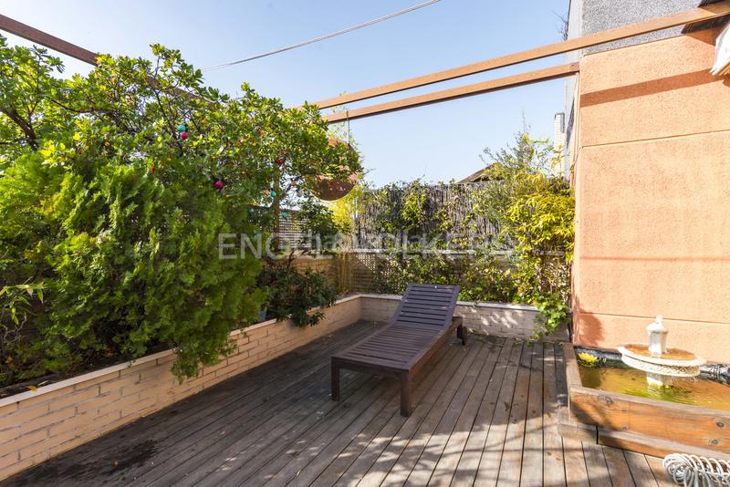 Foto 216e2d6d-0404-4fa2-991d-d00ac51229ff. Rent penthouse with heating parking pool in Sanchinarro Madrid