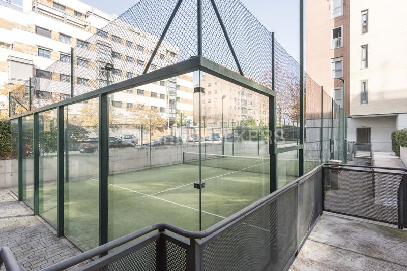 Foto 2a931125-6081-441d-9dfc-df026f5fb5e5. Rent penthouse with heating parking pool in Sanchinarro Madrid