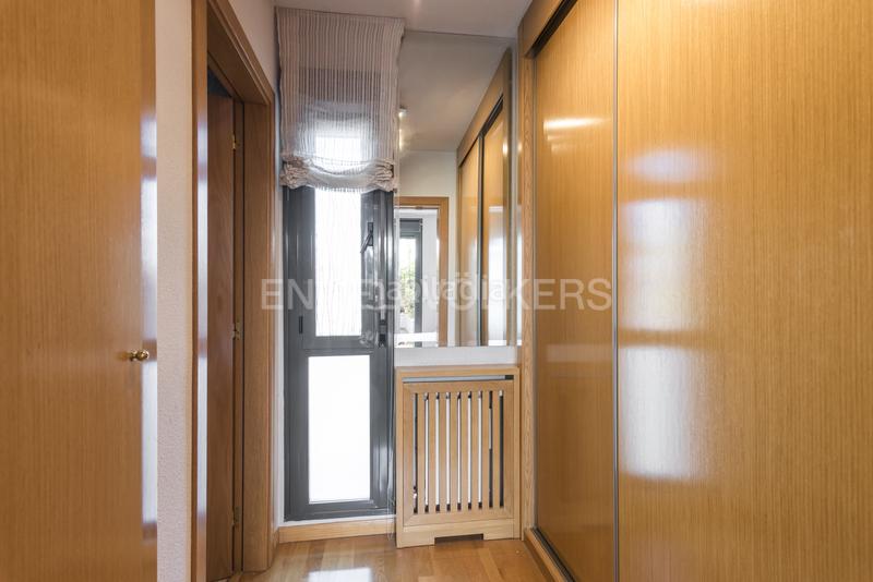 Foto 59955947-c438-4941-a59d-441fa0b765b9. Rent penthouse with heating parking pool in Sanchinarro Madrid