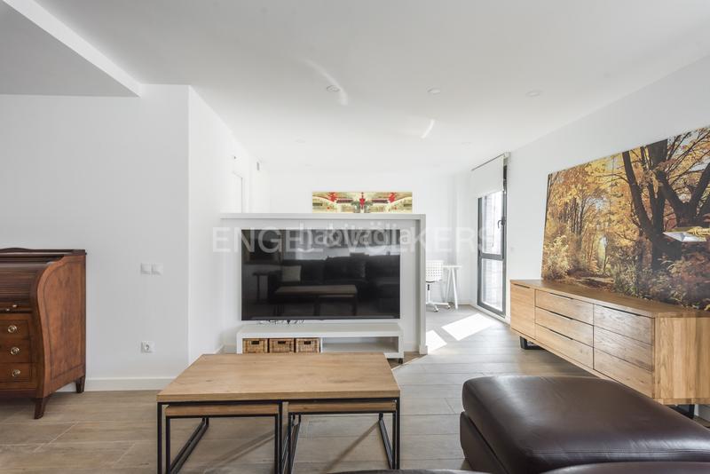 Foto 7245518a-154c-4f55-9c65-7bfb605dc9d0. Rent penthouse with heating parking pool in Sanchinarro Madrid