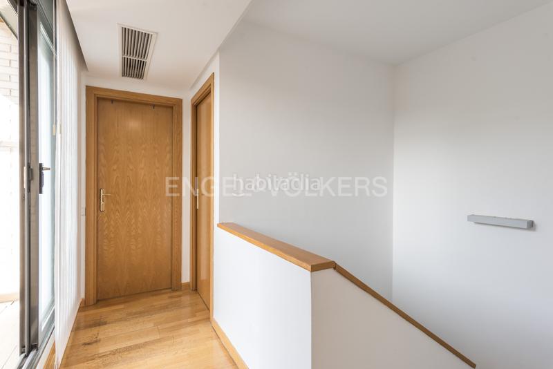 Foto 8e223add-5856-45b5-9d99-ba6e8a46215e. Rent penthouse with heating parking pool in Sanchinarro Madrid