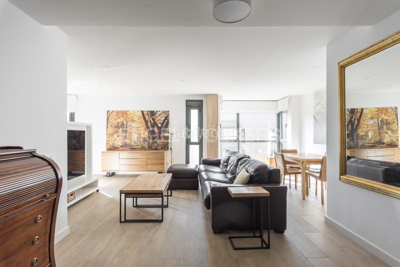 Foto 970ed464-ff29-4995-9215-63c099d03e54. Rent penthouse with heating parking pool in Sanchinarro Madrid