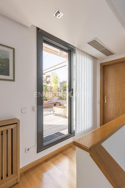 Foto a335c4da-da85-4db6-9b7e-2ecc4c5990b3. Rent penthouse with heating parking pool in Sanchinarro Madrid