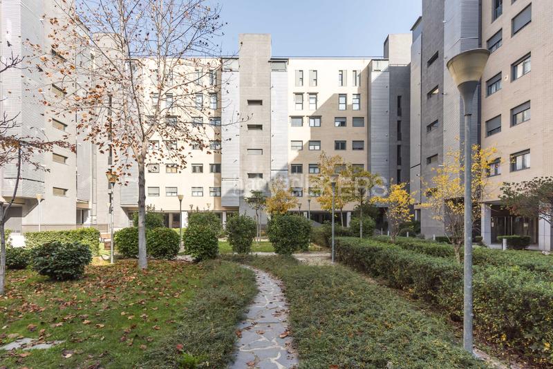 Foto b1181b67-dd3e-46b1-ab10-f367e988b2b0. Rent penthouse with heating parking pool in Sanchinarro Madrid