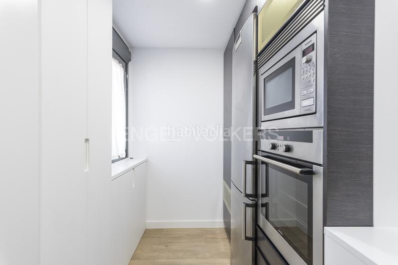 Foto bbf17d4e-c722-41ef-8455-c7742066fb77. Rent penthouse with heating parking pool in Sanchinarro Madrid