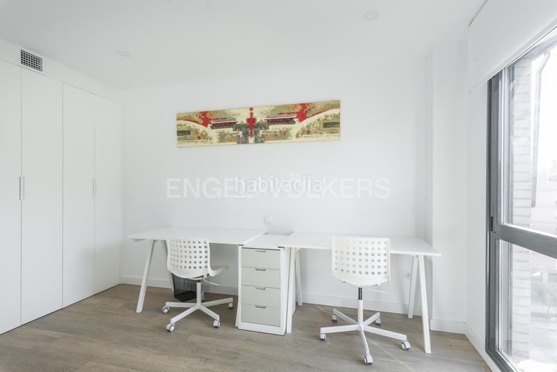 Foto d98a0eab-b12e-4a5f-a3fd-71b608ff2ae0. Rent penthouse with heating parking pool in Sanchinarro Madrid