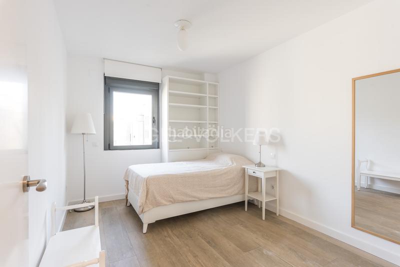 Foto e4d47c6a-bd0e-4a99-b6ef-732dd190342e. Rent penthouse with heating parking pool in Sanchinarro Madrid