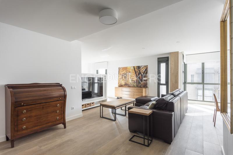 Foto f910ebad-e1b1-4e96-a64d-dbd500e1c2f3. Rent penthouse with heating parking pool in Sanchinarro Madrid