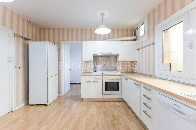 Foto 0b819667-fc41-4f55-b38a-9b8f69d49cbe. Appartement avec chauffage parking piscine dans Nueva España Madrid