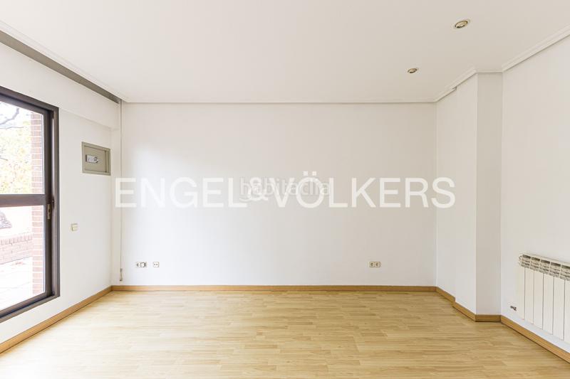 Foto 95c38792-2c22-4ea6-9fd0-ca2dfbc94603. Location attique avec chauffage parking dans San Juan Bautista Madrid