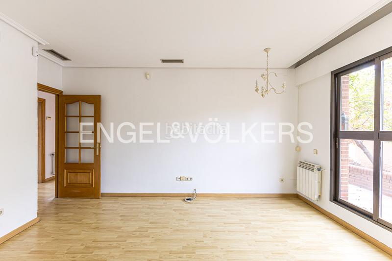 Foto c2c5eaea-76d4-43e0-b8db-1e62cb10d81e. Location attique avec chauffage parking dans San Juan Bautista Madrid